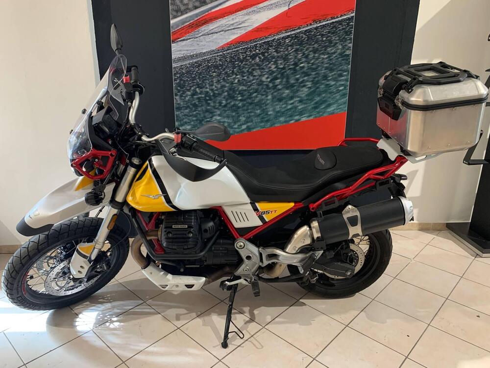 Moto Guzzi V85 TT Evocative Graphics (2021 - 23) (3)