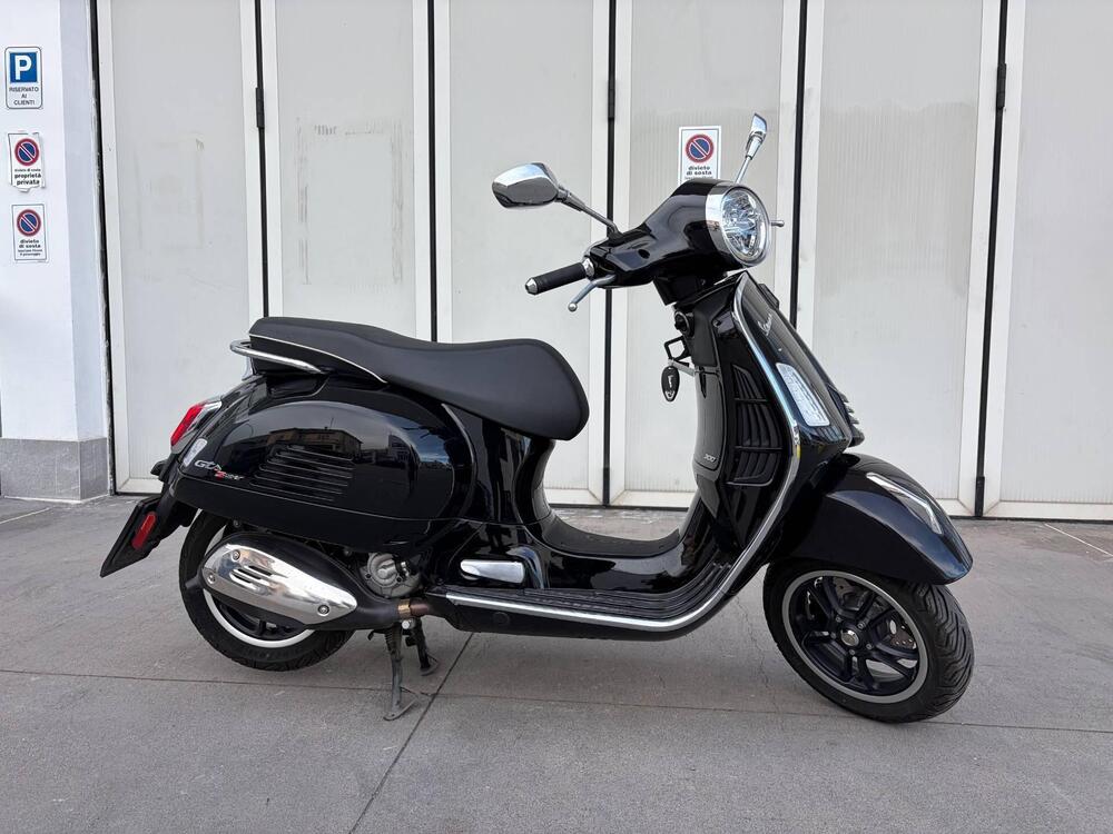Vespa GTS 300 Super (2023 - 24) (2)