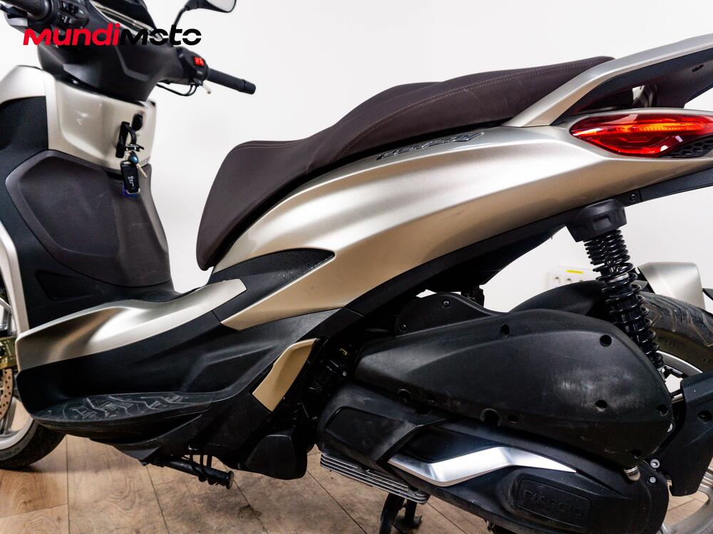 Piaggio Beverly 300 Hpe (2021) (10)