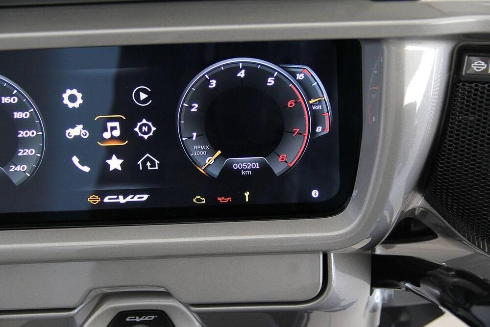 Harley-Davidson CVO Street Glide (2023) (10)