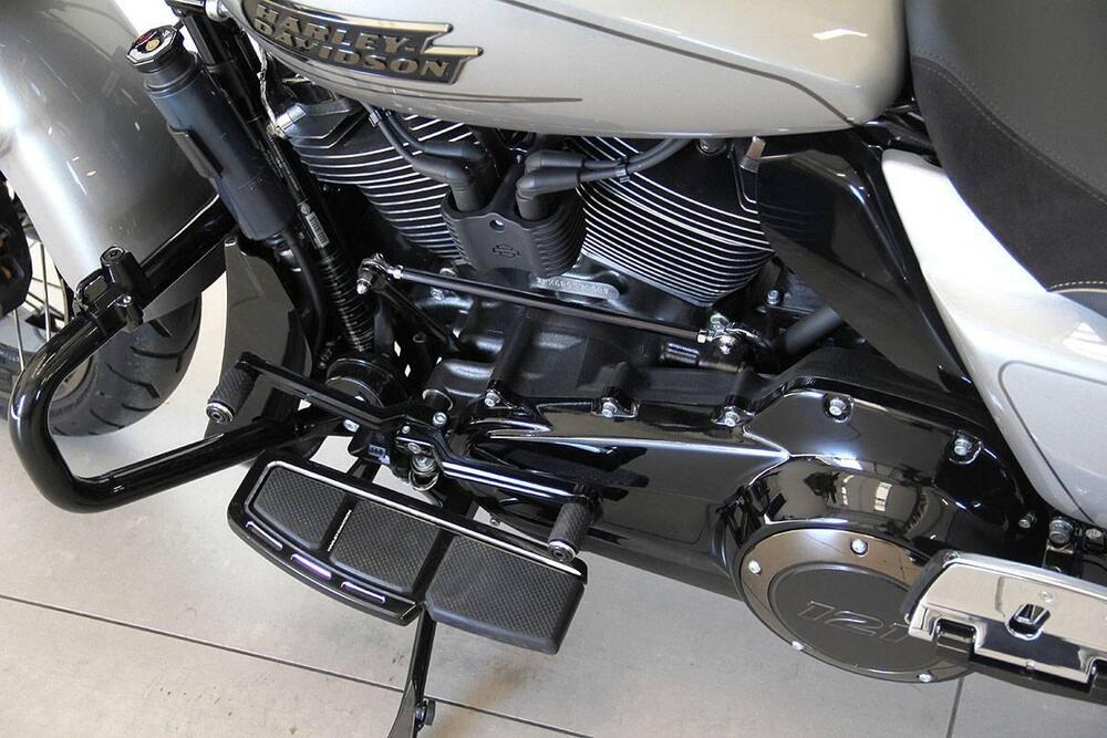Harley-Davidson CVO Street Glide (2023) (16)