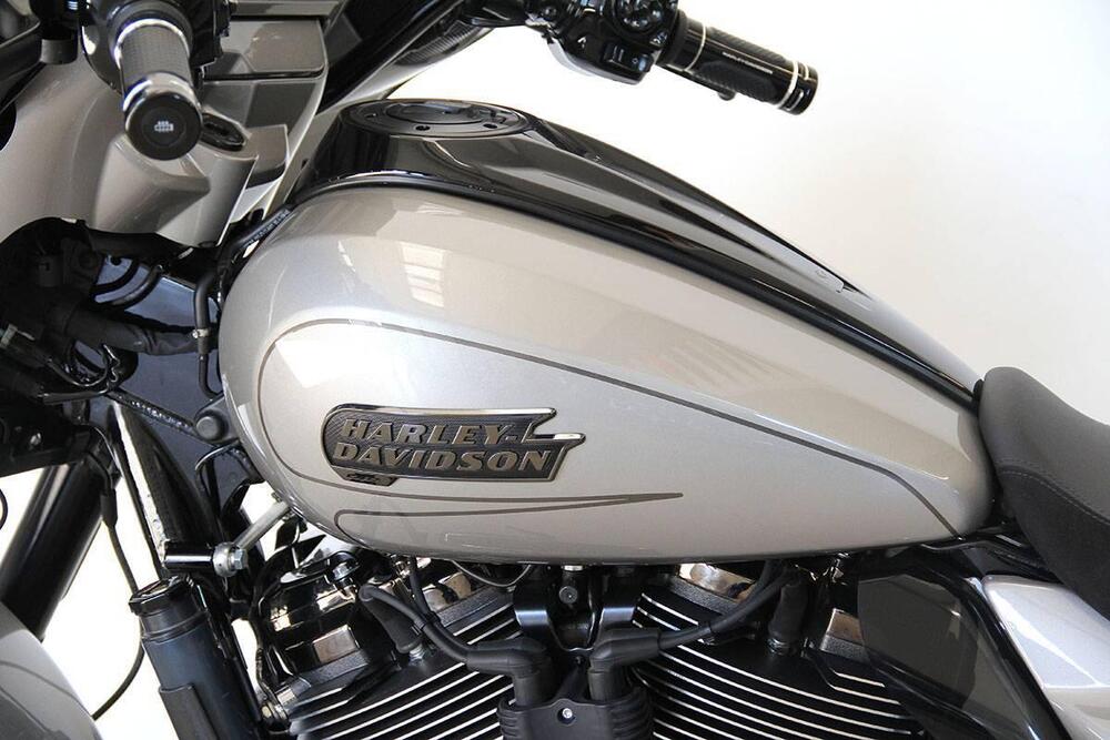 Harley-Davidson CVO Street Glide (2023) (18)