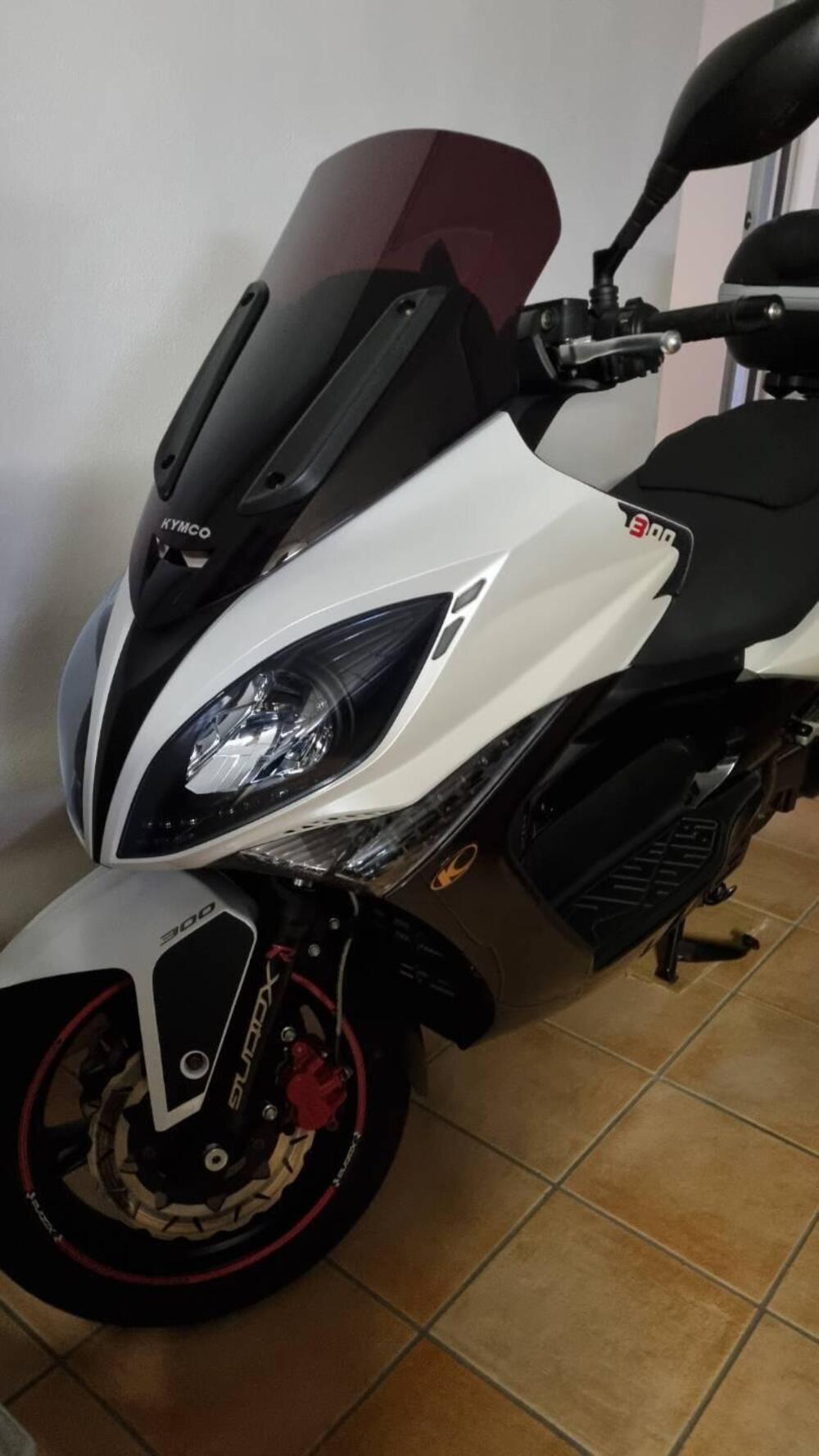Kymco Xciting 300i (2)