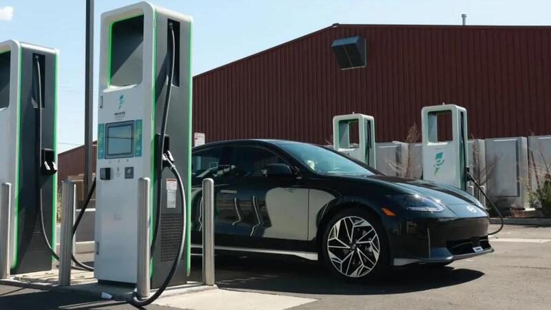 Auto elettriche usate: per la prima volta costano meno delle ibride plug-in, ma il mercato &egrave; ancora marginale