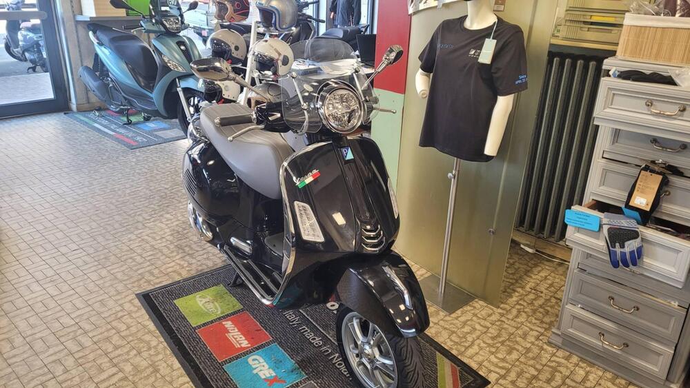 Vespa GTS 300 (2023 - 24) (2)