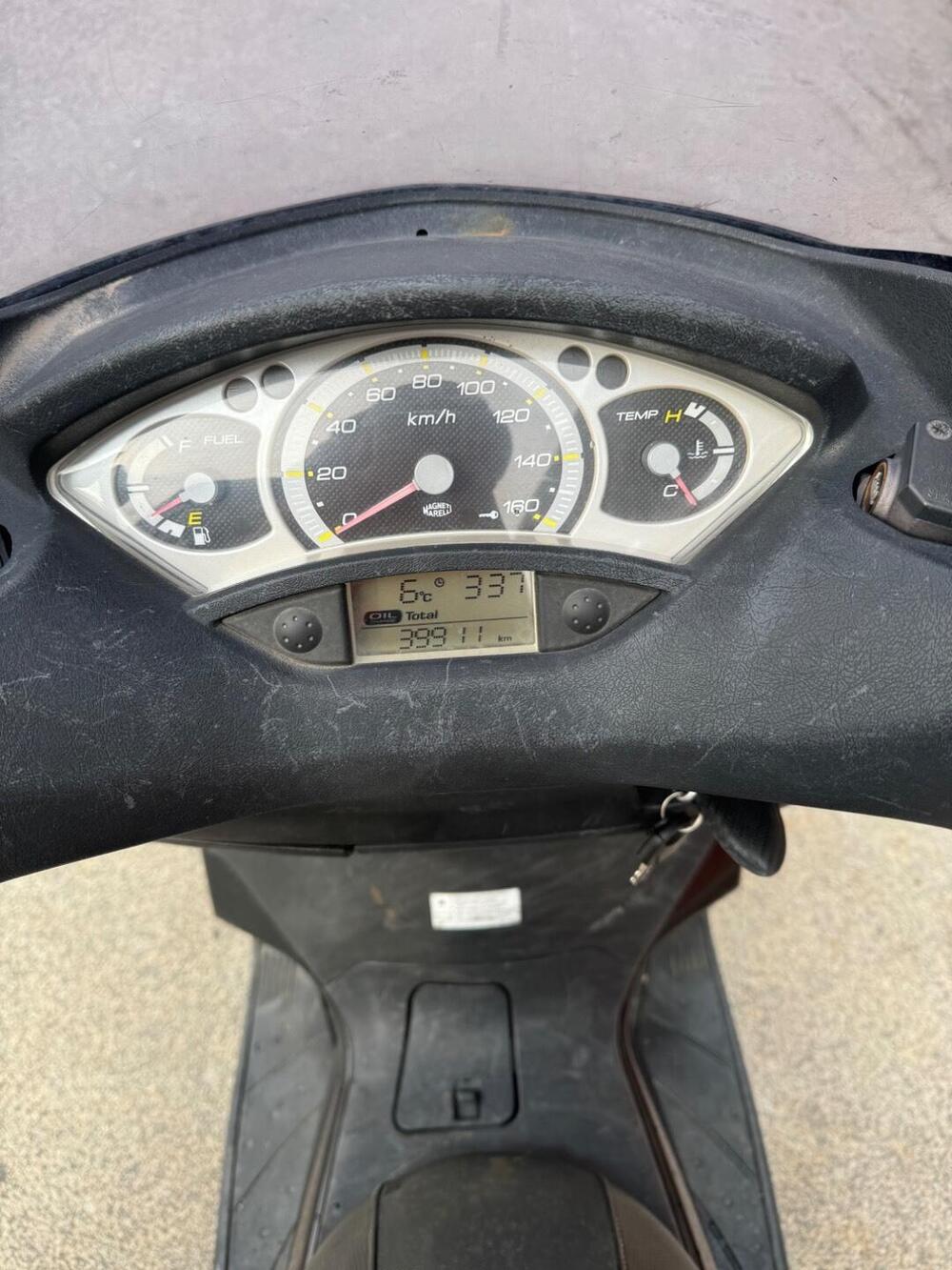 Yamaha X-Max 125 (2006 - 09) (5)