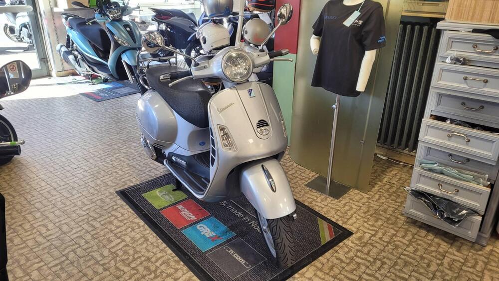 Vespa GTS 250 i.e. (2)