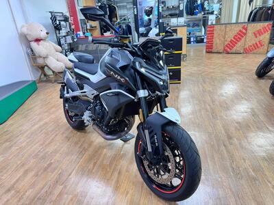 CFMOTO 800NK Advanced (2023 - 26) usata