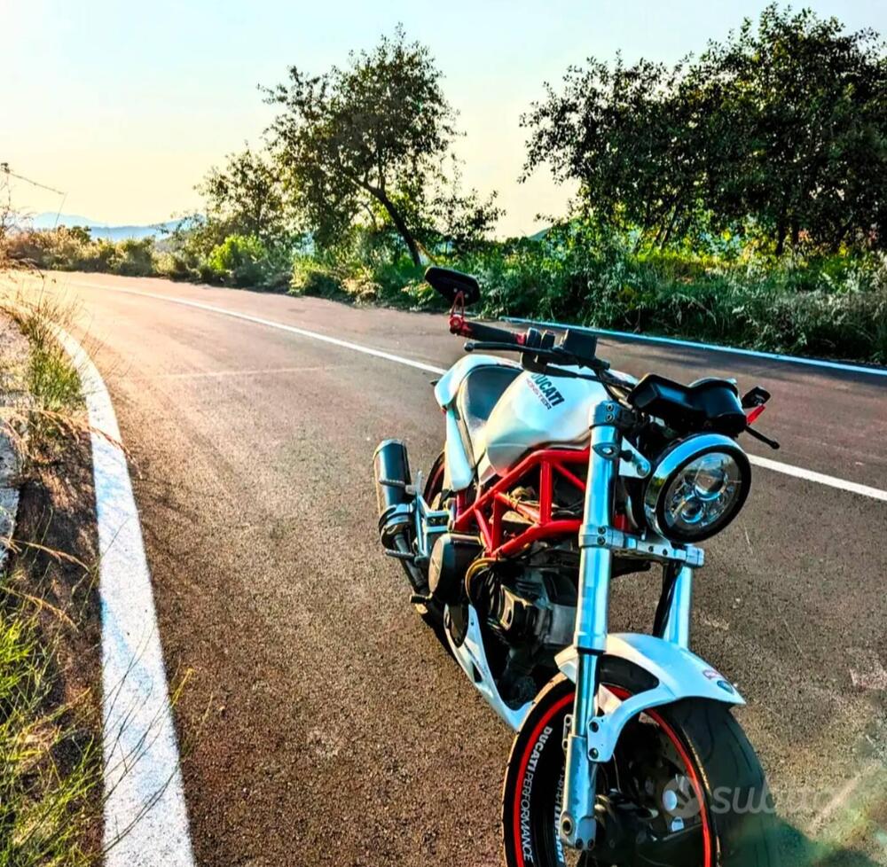 Ducati Monster 600 Dark (1998 - 01) (3)