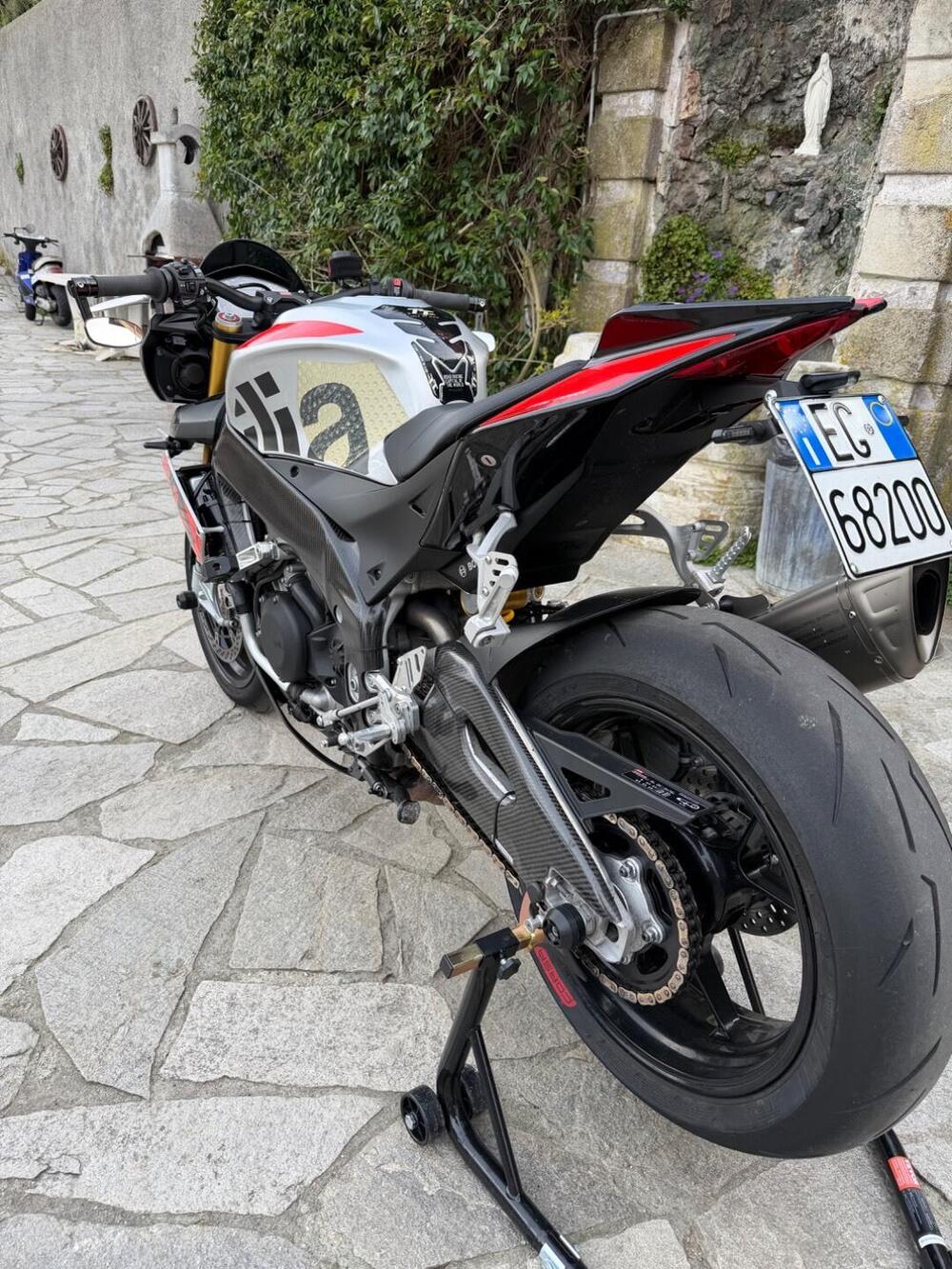 Aprilia Tuono V4 RR (2017 - 18) (4)