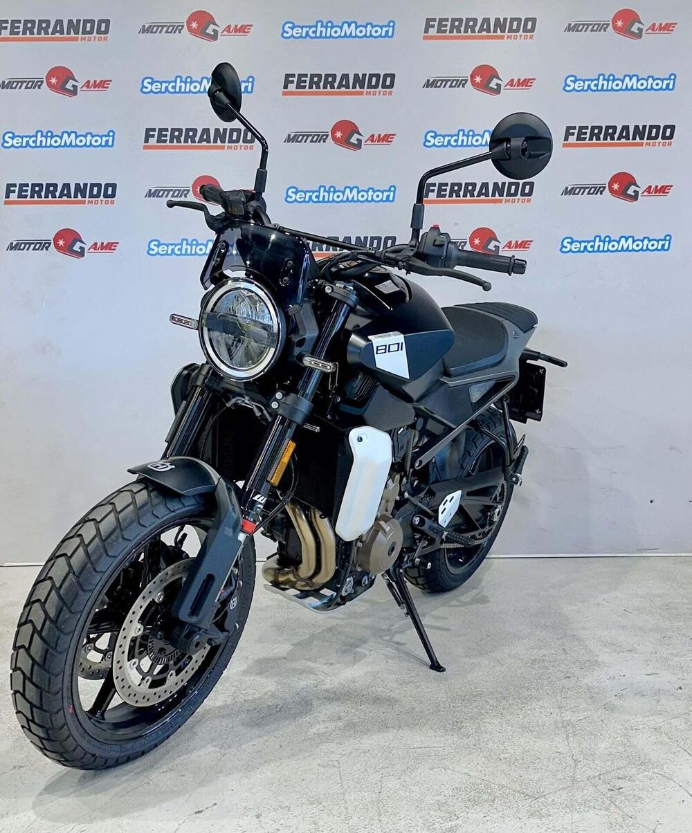 Husqvarna Svartpilen 801 (2024 - 26) (2)