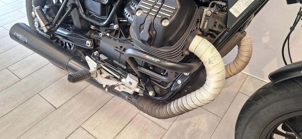 Moto Guzzi V9 Bobber (2018 - 20) (7)