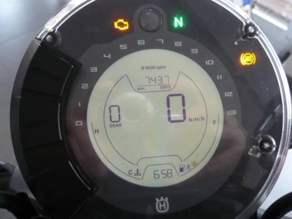 Husqvarna Svartpilen 401 (2021 - 23) (2)