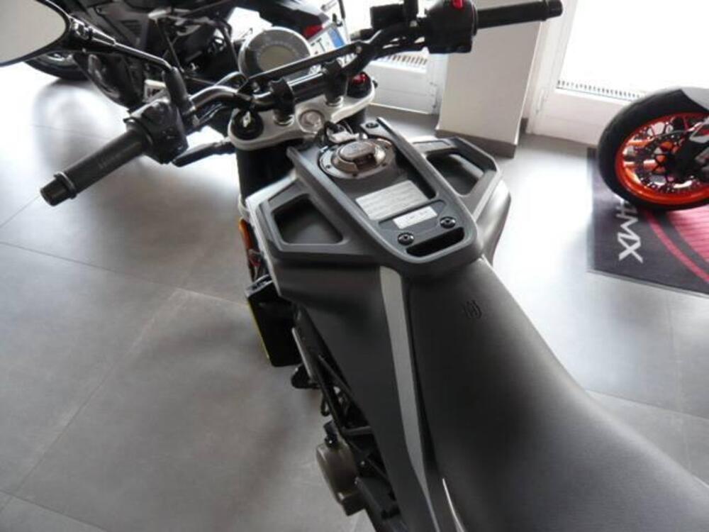 Husqvarna Svartpilen 401 (2021 - 23) (3)