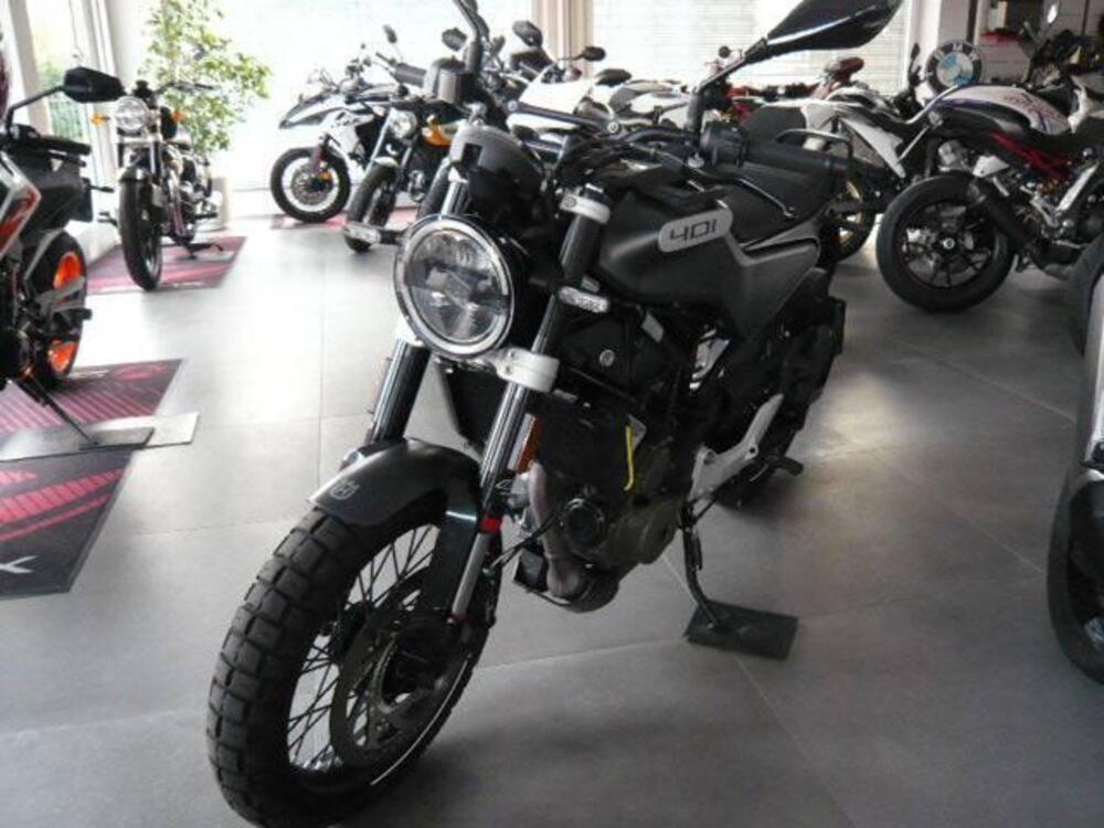 Husqvarna Svartpilen 401 (2021 - 23) (4)