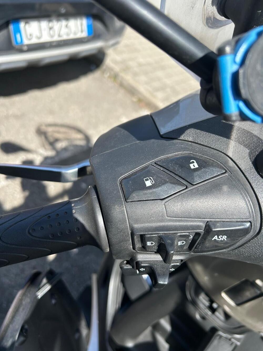 Piaggio Beverly 400 ABS-ASR (2021 - 24) (2)