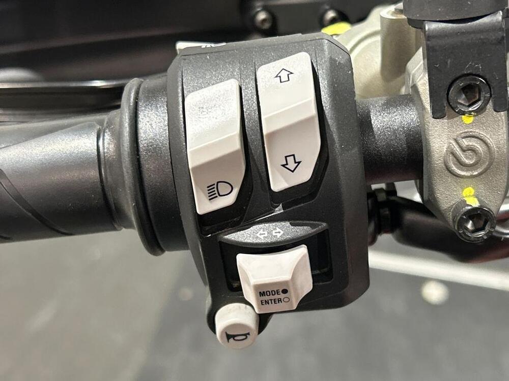 Ducati Hypermotard 698 Mono RVE (2024 - 26) (7)