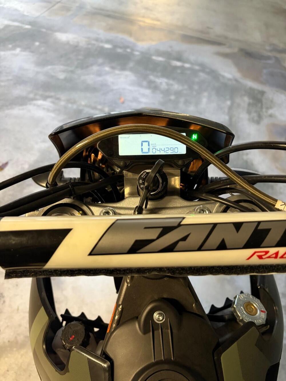 Fantic Motor XMF 125 Motard Performance 4T (2023 - 24) (5)