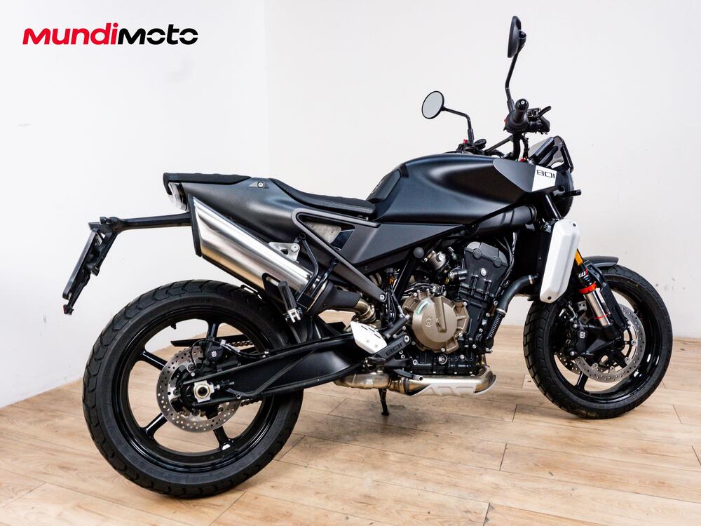 Husqvarna Svartpilen 801 (2024 - 26) (3)