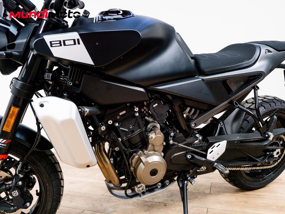 Husqvarna Svartpilen 801 (2024 - 26) (9)