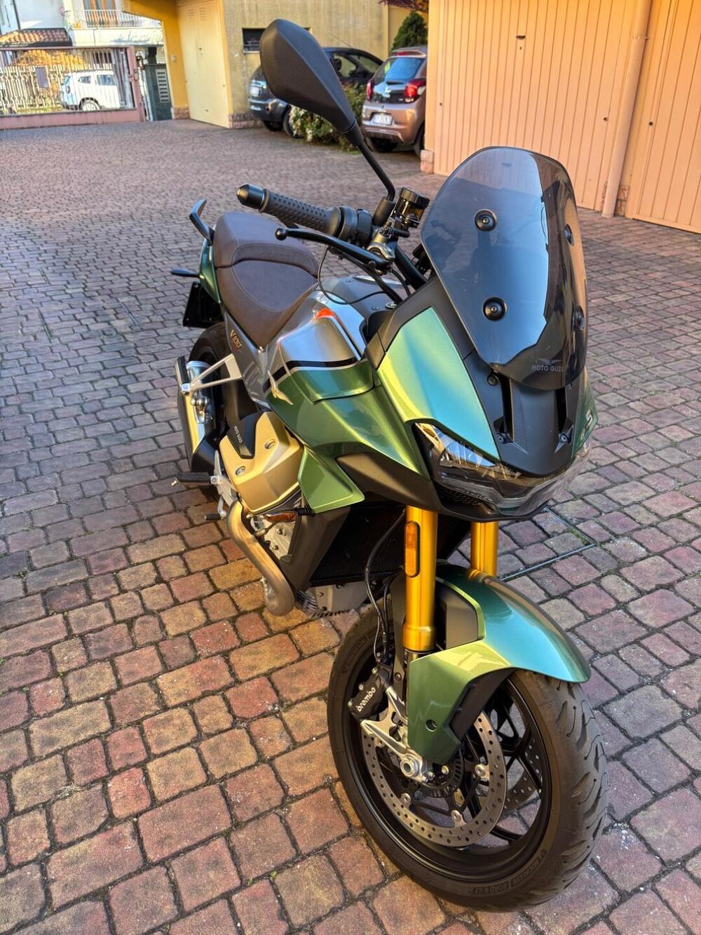 Moto Guzzi V100 Mandello S (2022 - 24) (2)