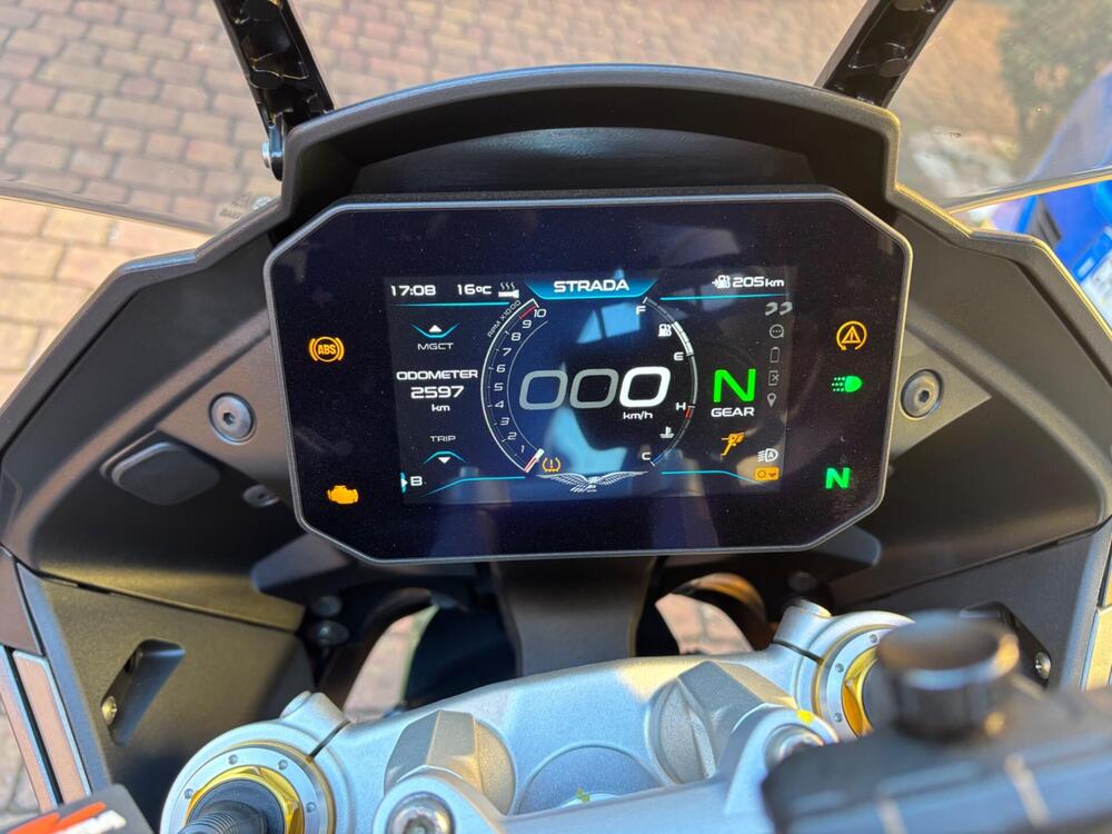 Moto Guzzi V100 Mandello S (2022 - 24) (3)