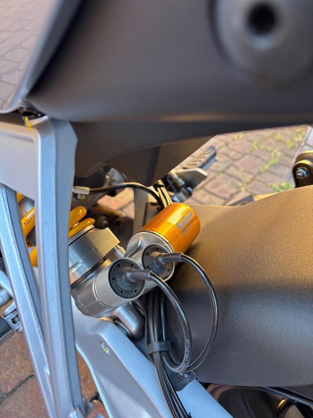 Moto Guzzi V100 Mandello S (2022 - 24) (6)