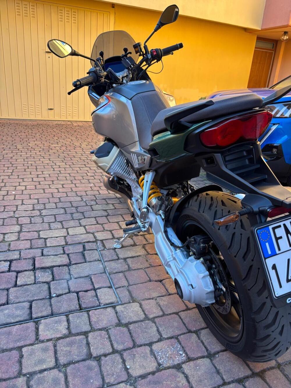 Moto Guzzi V100 Mandello S (2022 - 24) (9)