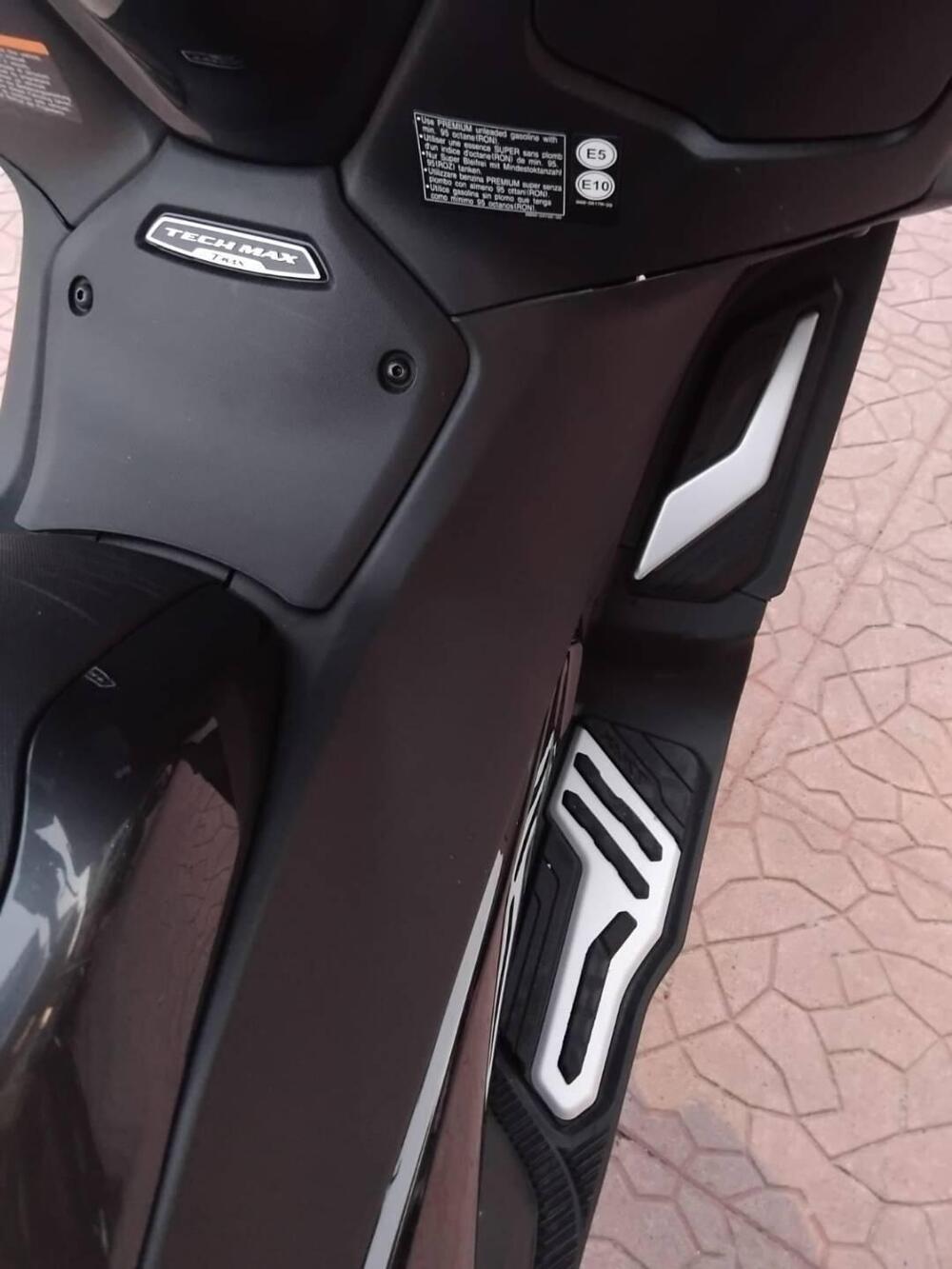 Yamaha T-Max 560 Tech Max (2022 - 24) (7)