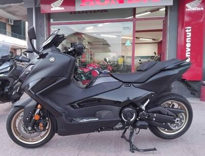 Yamaha T-Max 560 Tech Max (2022 - 24) usata