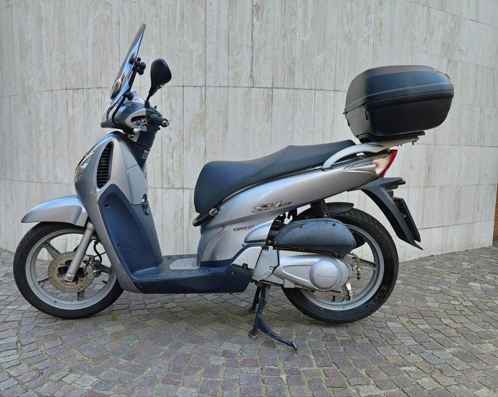 Honda SH 150 (2000 - 06) (2)