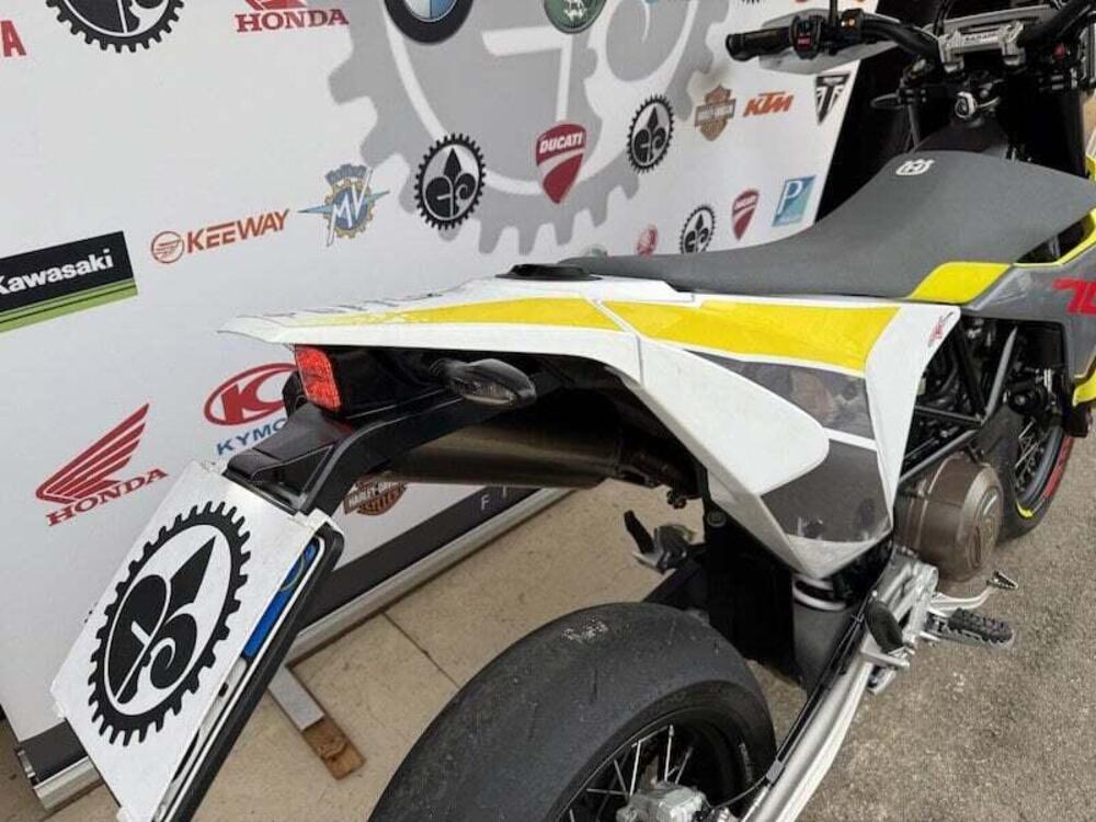 Husqvarna 701 Supermoto (2022) (4)