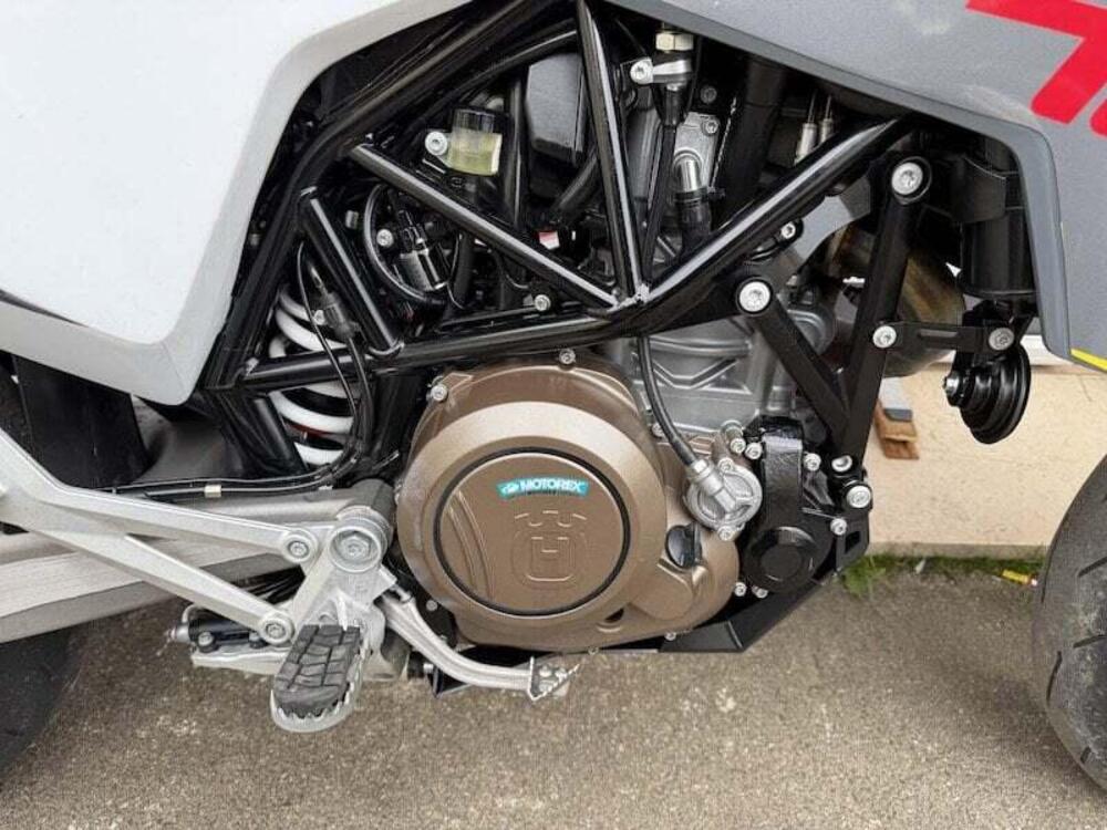 Husqvarna 701 Supermoto (2022) (6)