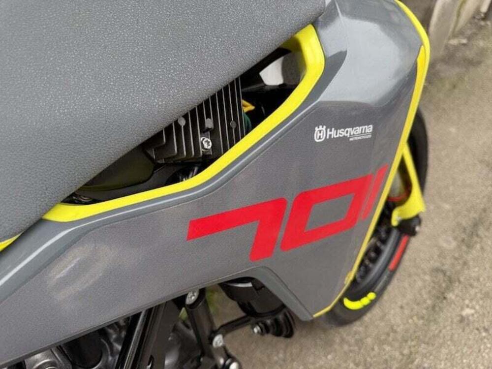 Husqvarna 701 Supermoto (2022) (8)