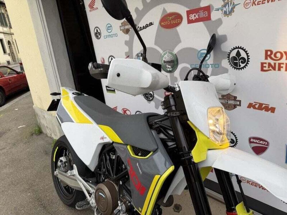 Husqvarna 701 Supermoto (2022) (12)