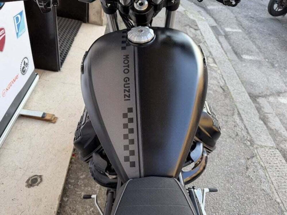 Moto Guzzi V9 Bobber (2018 - 20) (18)