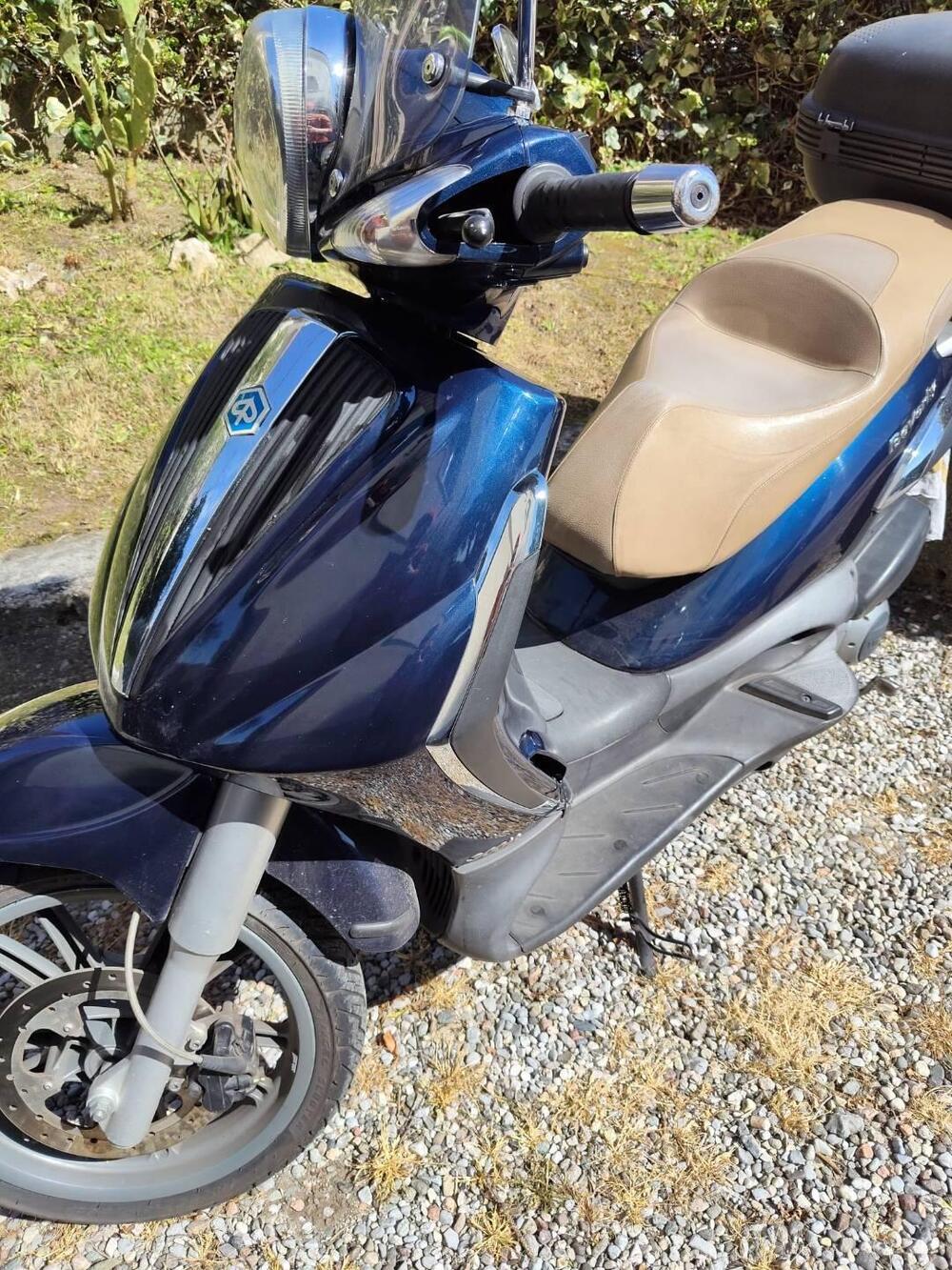 Piaggio Beverly Tourer 300 (2)