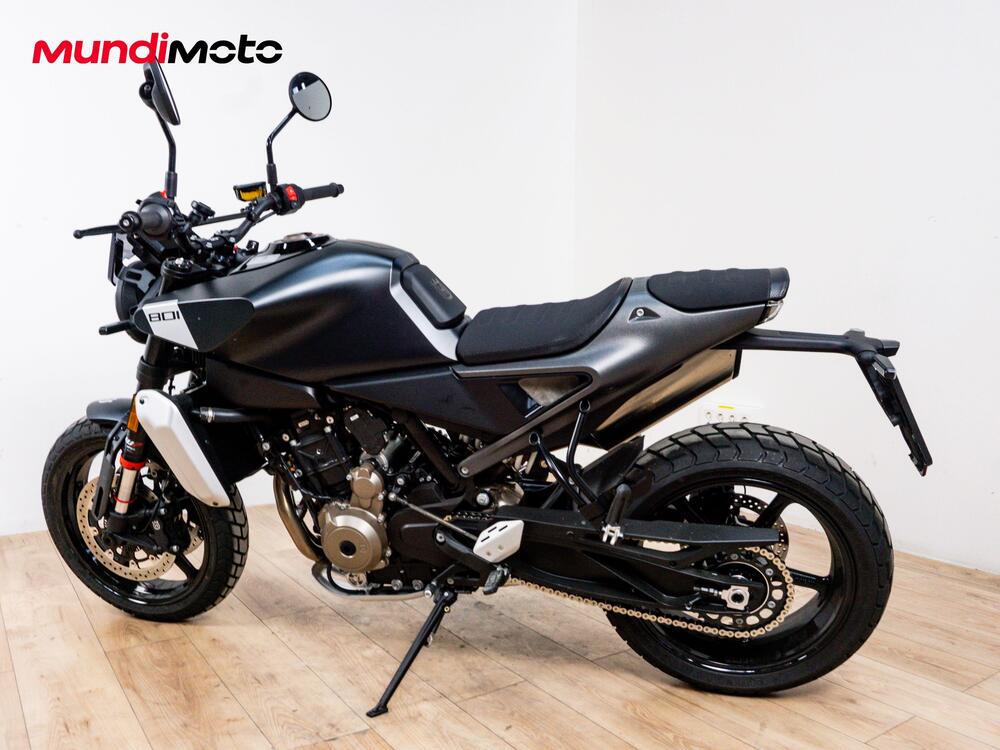 Husqvarna Svartpilen 801 (2024 - 26) (7)