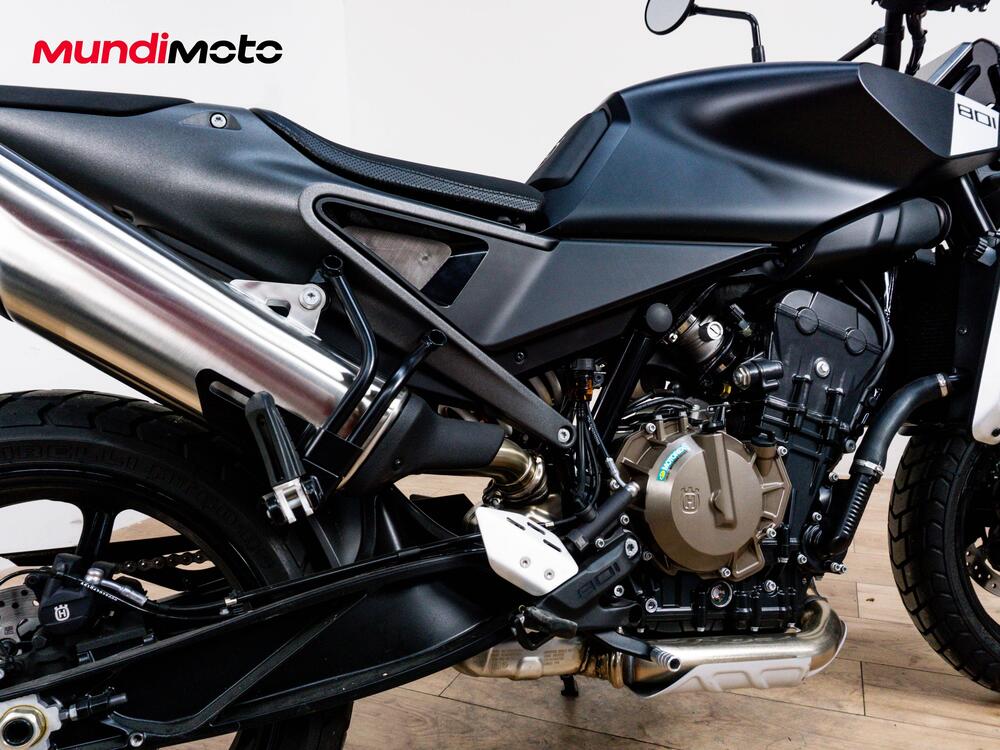 Husqvarna Svartpilen 801 (2024 - 26) (4)