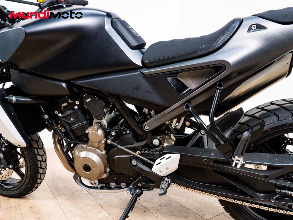 Husqvarna Svartpilen 801 (2024 - 26) (10)