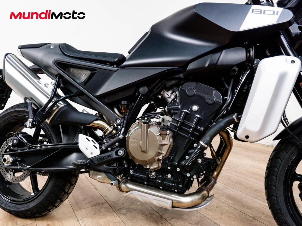 Husqvarna Svartpilen 801 (2024 - 26) (5)