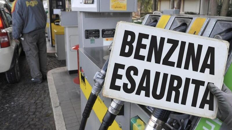 Emergenza carburanti in Italia: si passer&agrave; dalla benzina cara alla benzina introvabile?