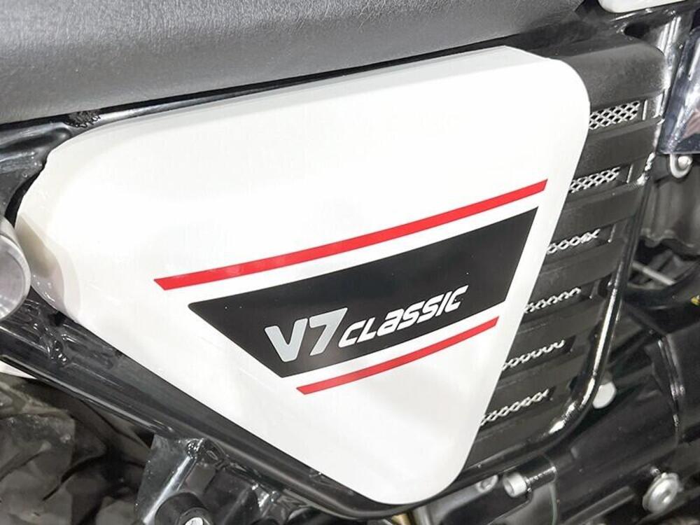 Moto Guzzi V7 Classic (2008 - 12) (4)