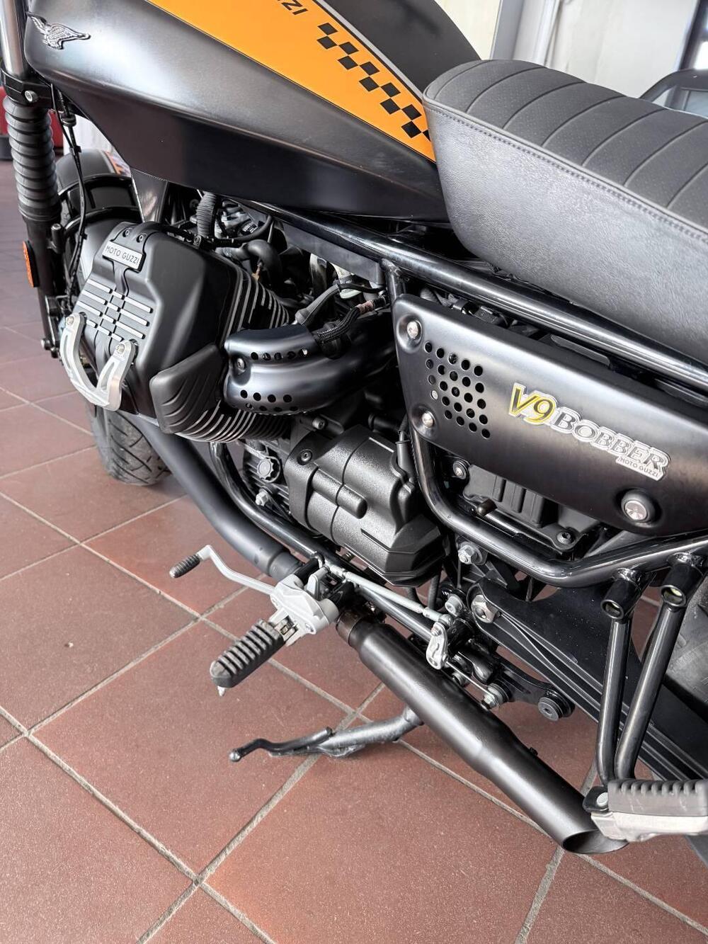 Moto Guzzi V9 Bobber (2016 - 18) (6)