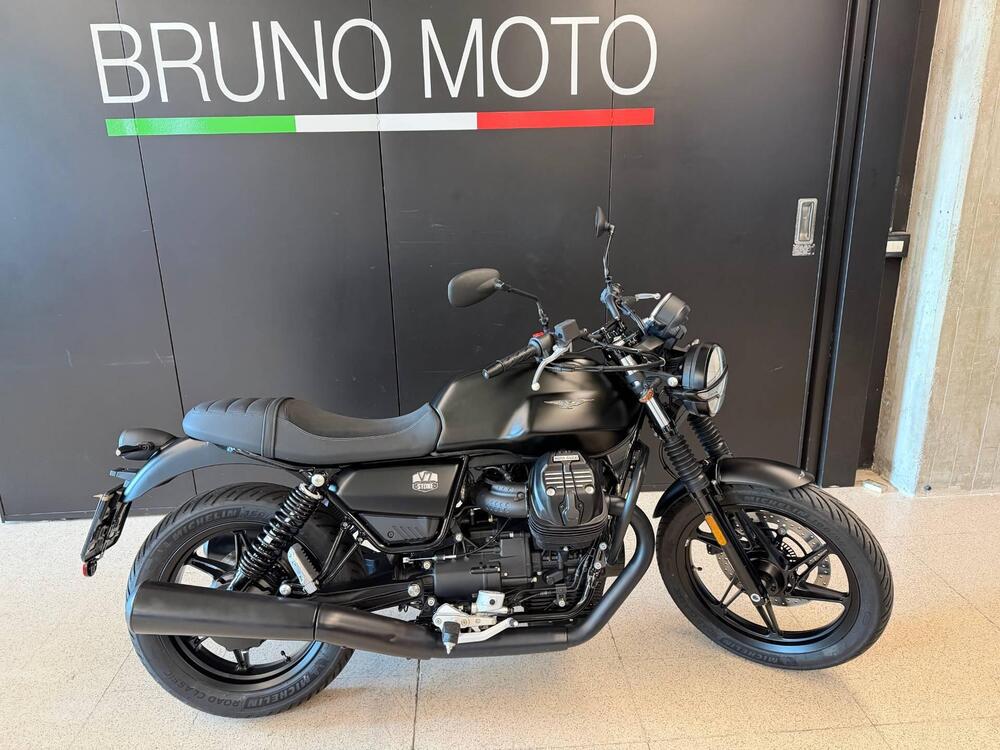Moto Guzzi V7 Stone (2021 - 24)