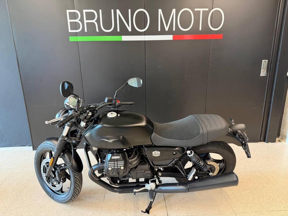 Moto Guzzi V7 Stone (2021 - 24) (4)