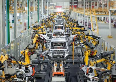 BYD taglia 100.000 dipendenti ma fattura più di tutti: cosa sta succedendo al colosso cinese