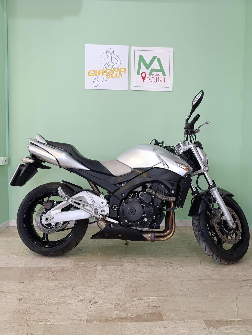 Suzuki GSR 600 (2006 - 11) (2)