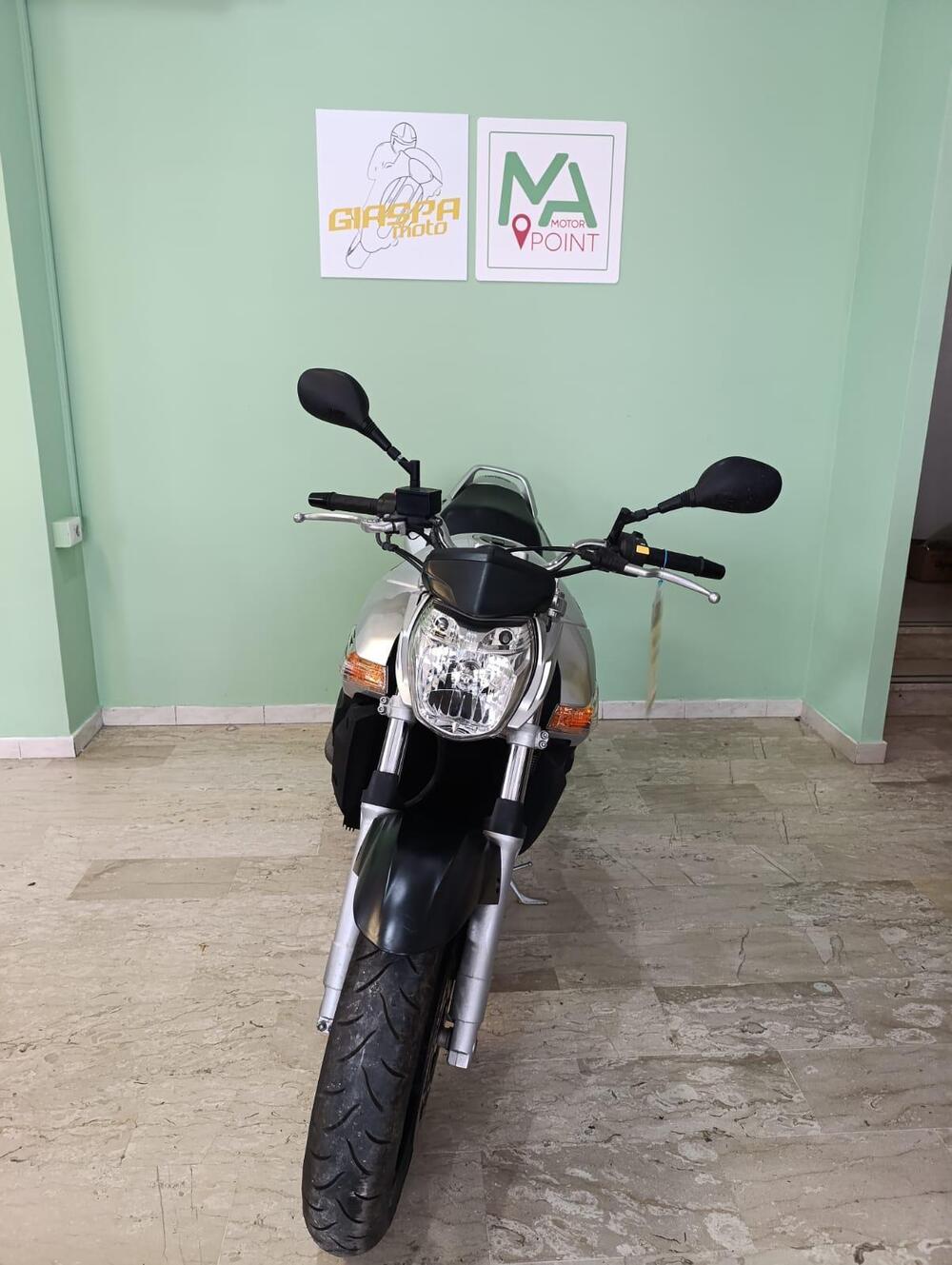 Suzuki GSR 600 (2006 - 11) (3)