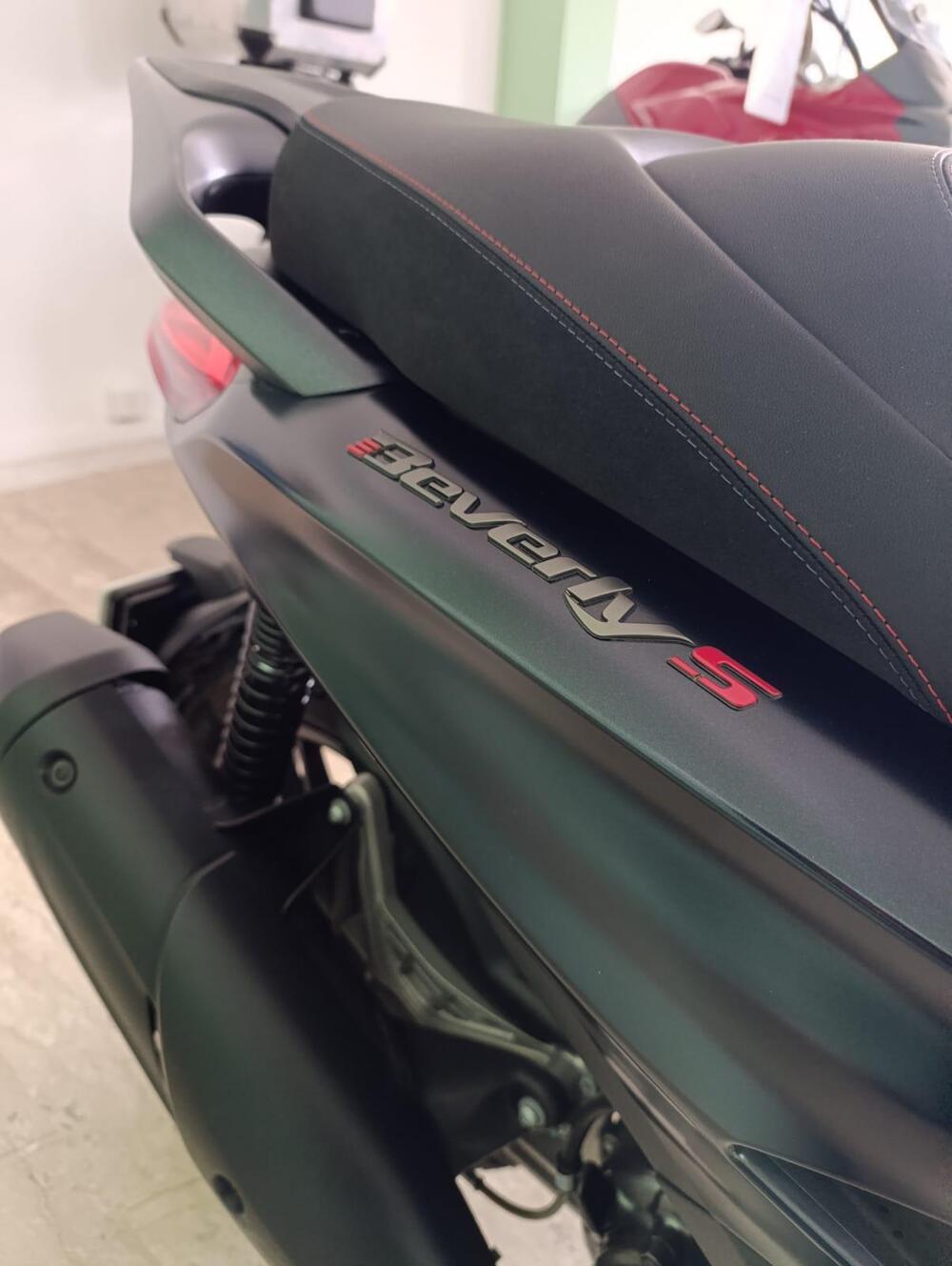 Piaggio Beverly 300 Hpe (2021) (8)